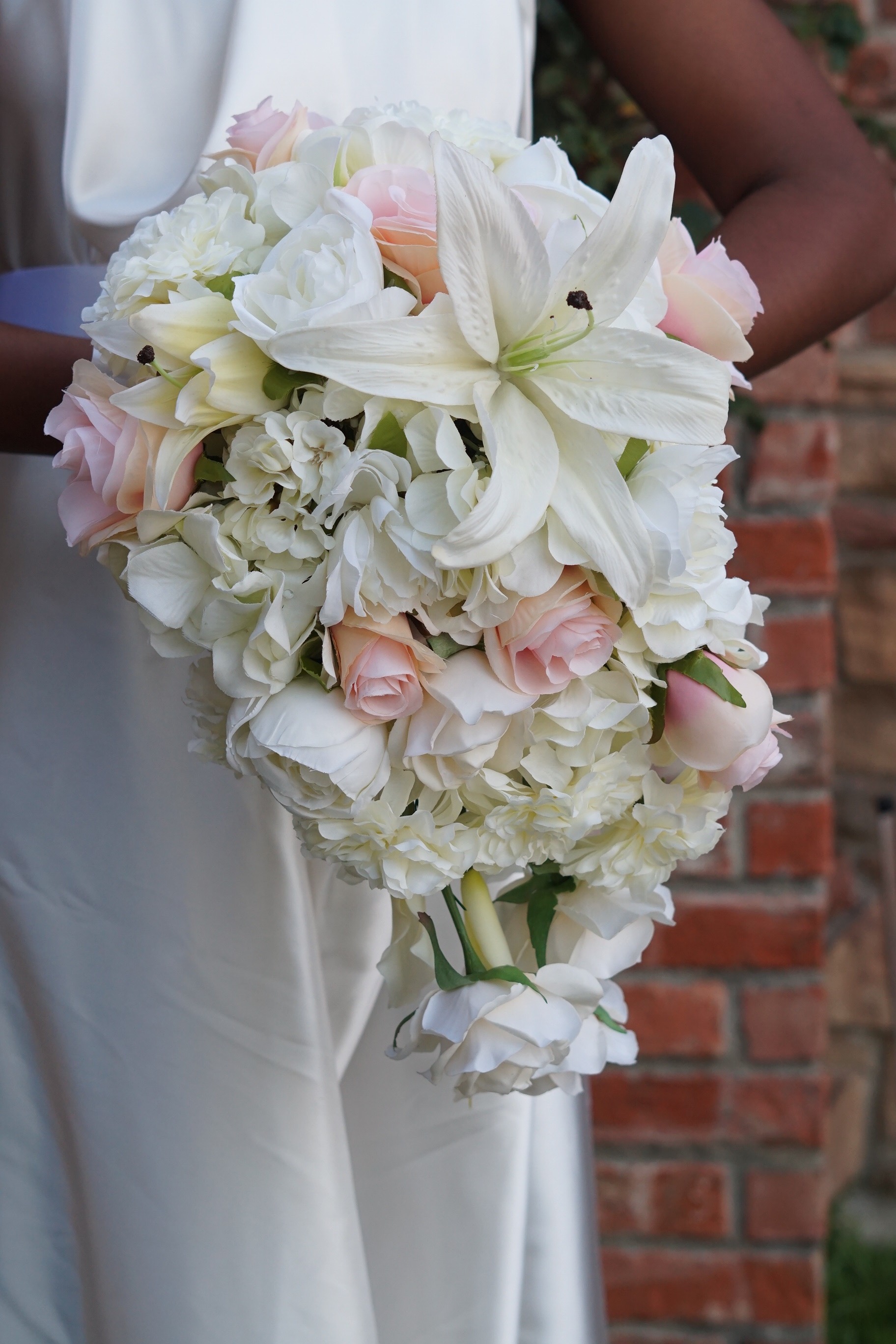 Simple to Make Beautiful DIY Cascading Wedding Bouquet