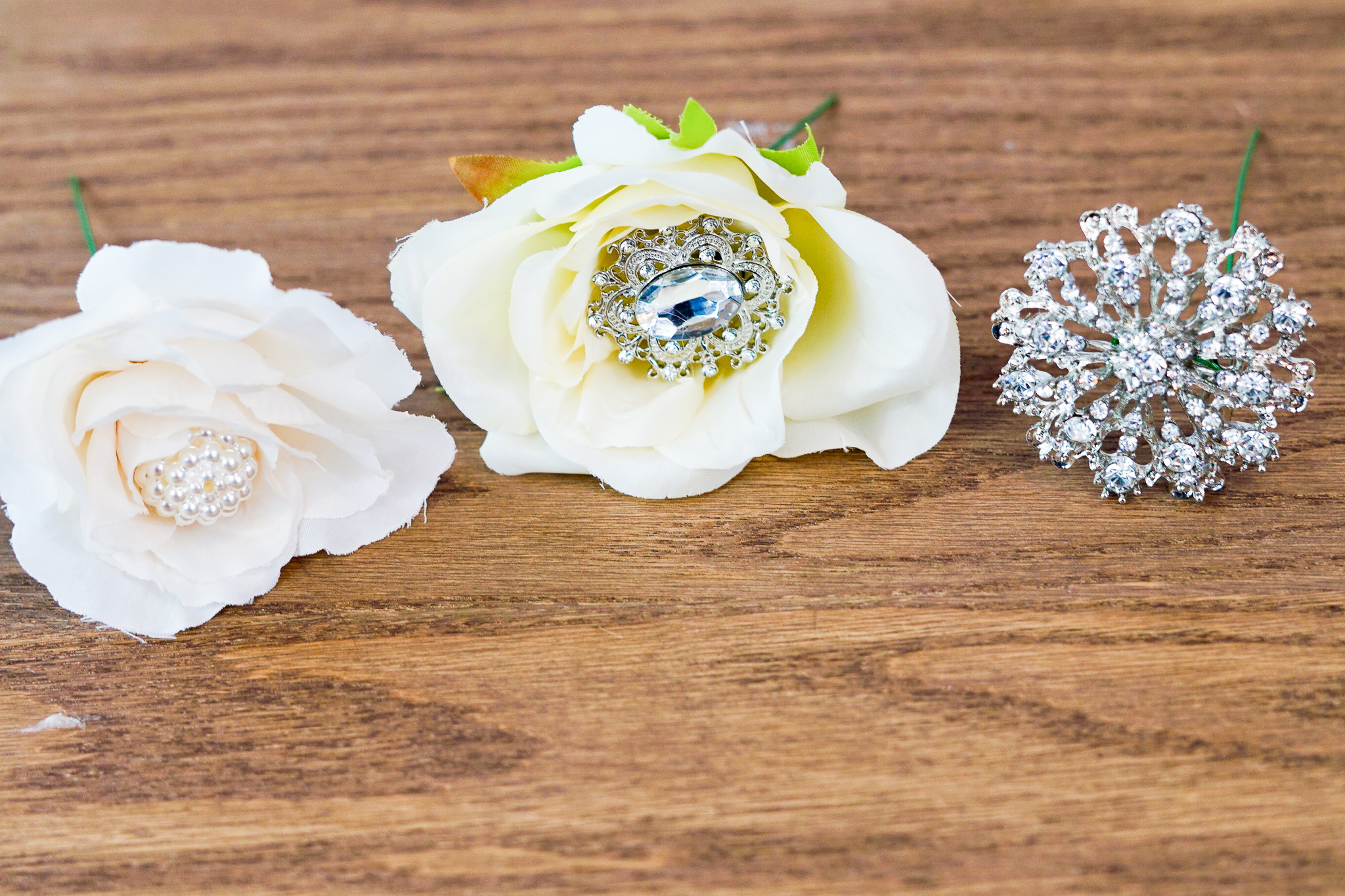 DIY Elegant Brooch and Pearl Cascading Bridal Bouquet